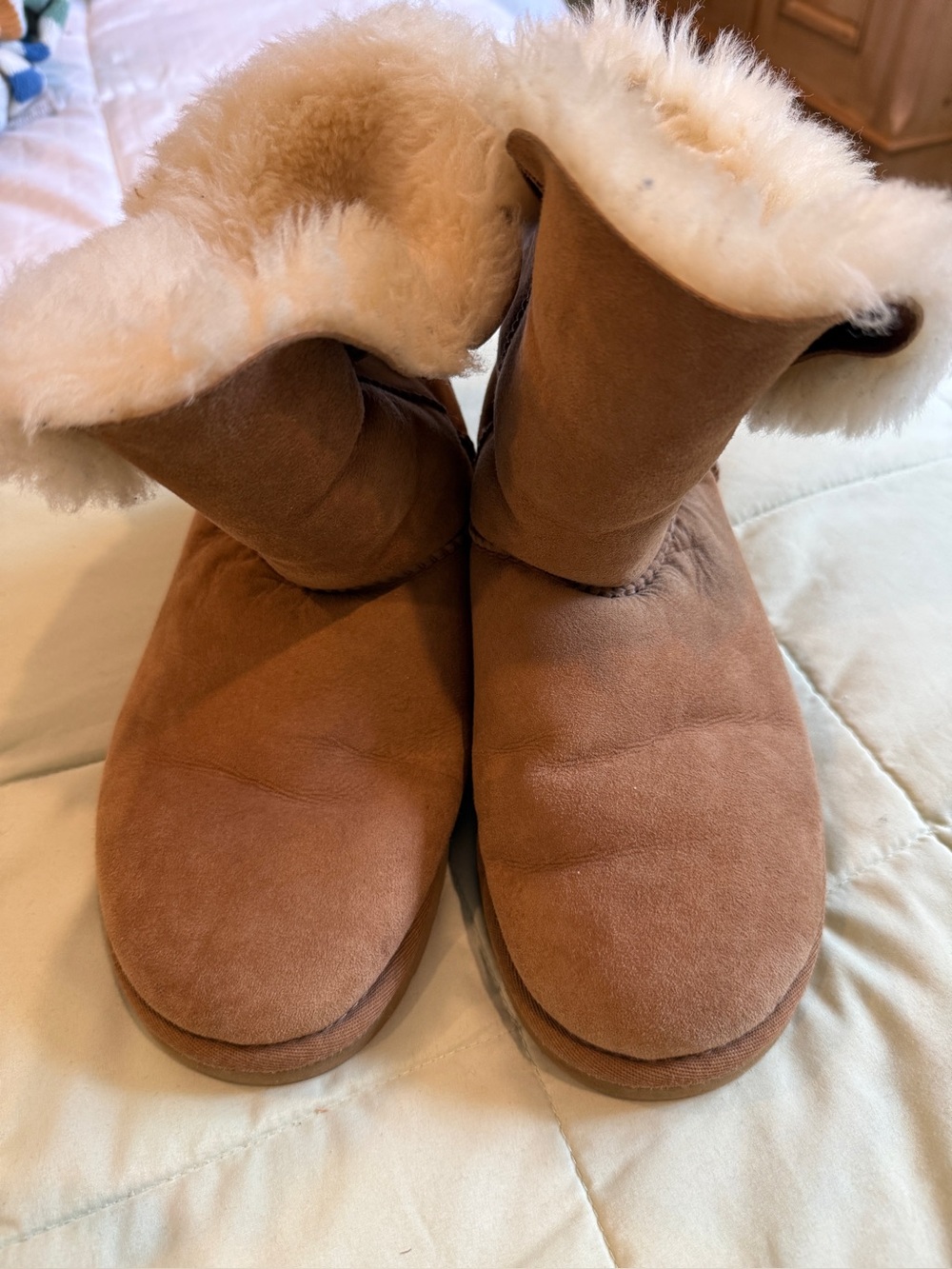 UGG Bailey Button Women's Chestnut Shearling-Lined Suede Winter Boots